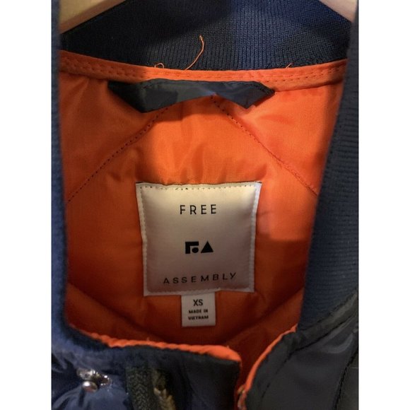 Free Assembly Womens XS Everyday Diamond‎ Quilted Vest Blue Orange New With Out - Picture 2 of 6